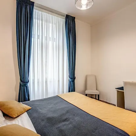 フォー リヴァース スイーツ ゲストハウス ローマ