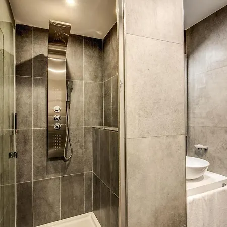 フォー リヴァース スイーツ ゲストハウス ローマ